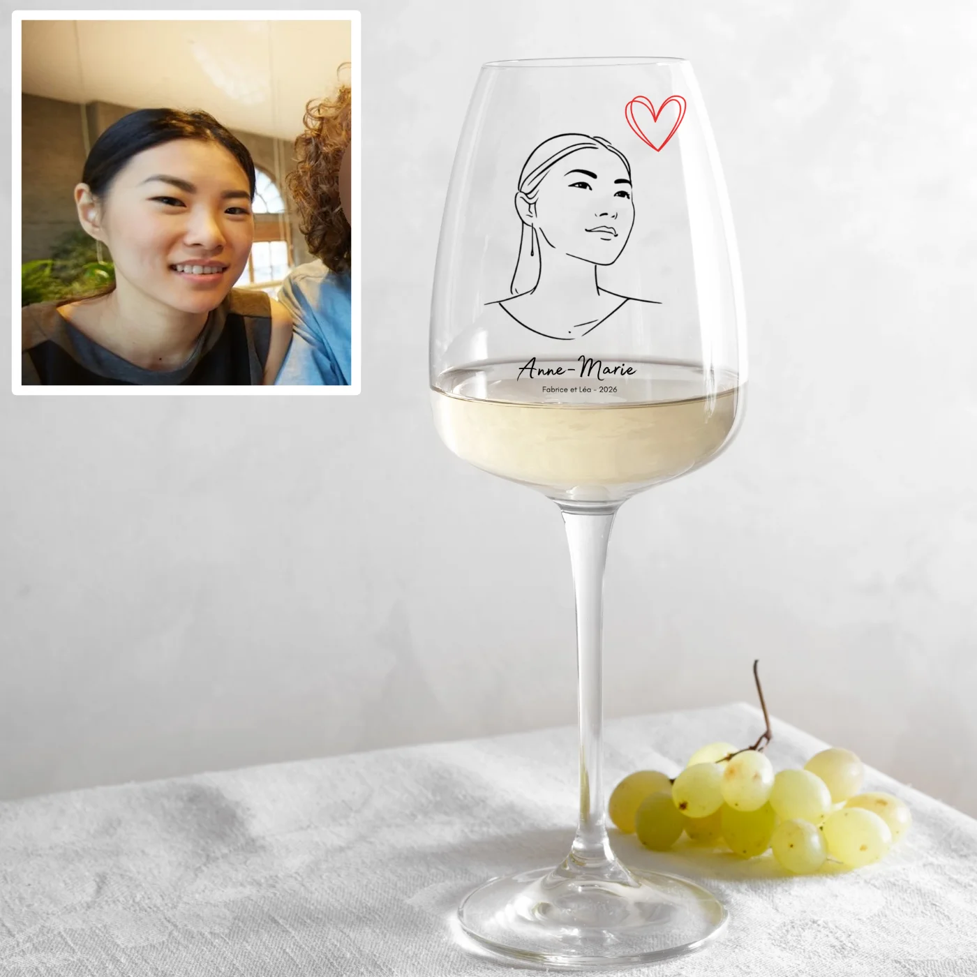 Verre à vin personnalisé avec le portrait illustré d'un invité de mariage